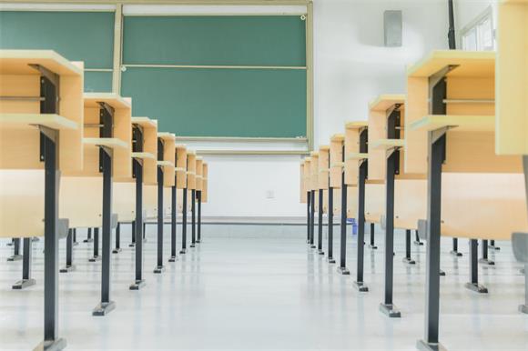 摄图网_500383408_毕业季校园空荡荡的大学教室(企业商用) 摄图网_500383408_毕业季校园空荡荡的大学教室(企业商用)